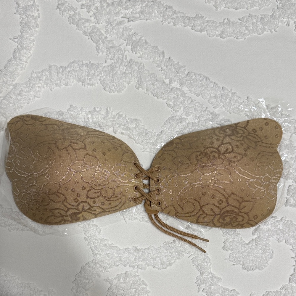 Lace-Up Strapless Adhesive Bra - Tan